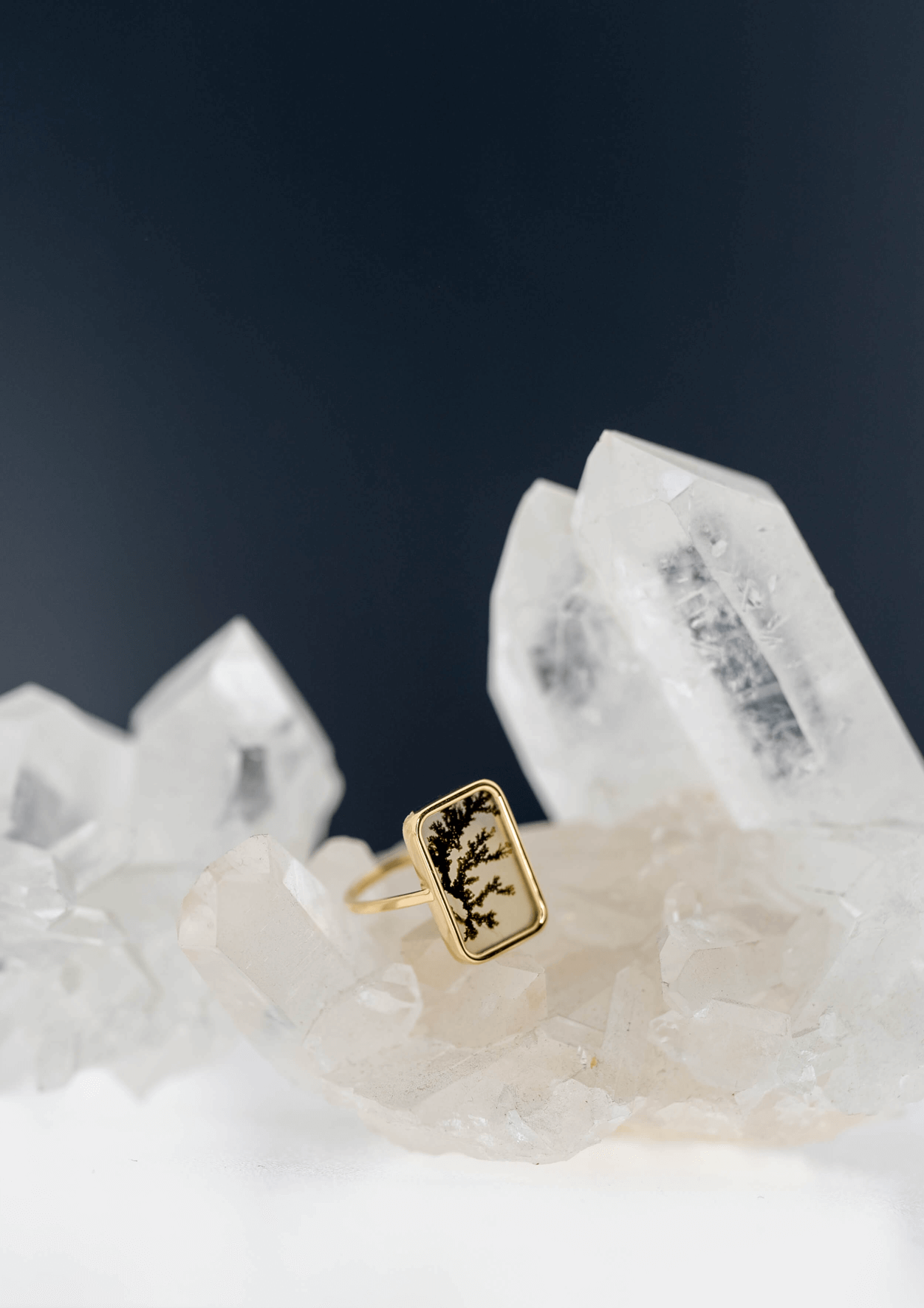 bague en or et quartz dendritique