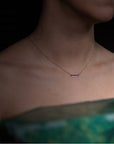 Collier Miniature lapis-lazuli porté